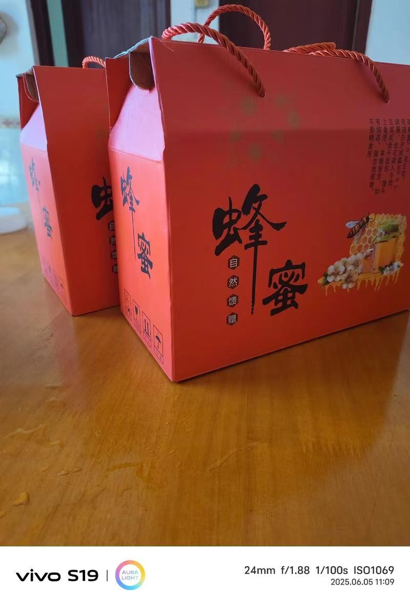 自养蜂，采蜜，加工，包装销售一条龙纯绿色、天然养生产品，无任何添加剂，具有很好的保健作用，同时可以美